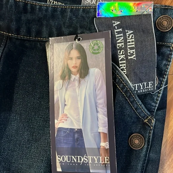 Sound/Style Versona dark wash denim skirt, size 8. NWT. - Picture 2 of 9